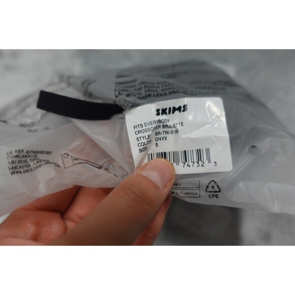 SKIMS Small Black Onyx Fits Everybody Crossover Bralette BR-TRI-9199 NWT - Picture 4 of 7